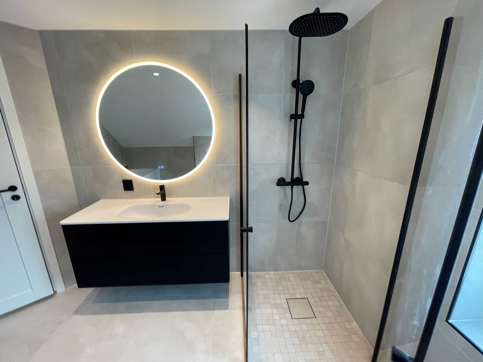 Rolland VVS gjennomfører komplette baderomsprosjekter med helhetlig leveranse.